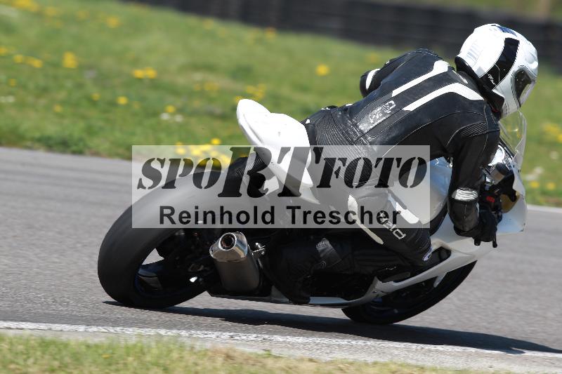 /Archiv-2022/07 16.04.2022 Speer Racing ADR/Gruppe gelb/backside